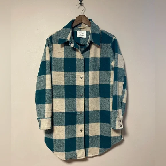 ๐๐ ๐๐ญ๐ฒ๐ฅ๐- Womanโs Shacket - Picture 2 of 4